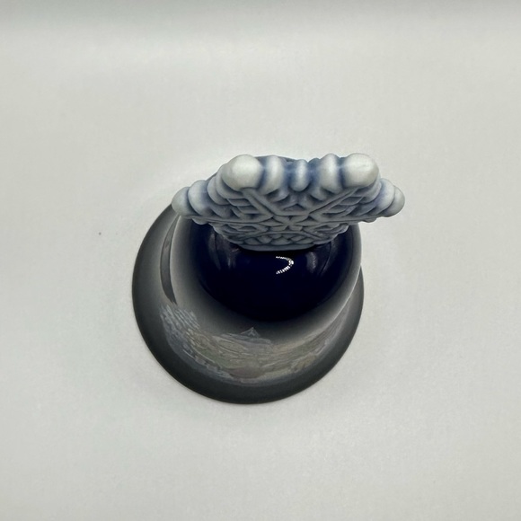 Vintage Avon Christmas Bell 1987 Made in Japan - Picture 5 of 8